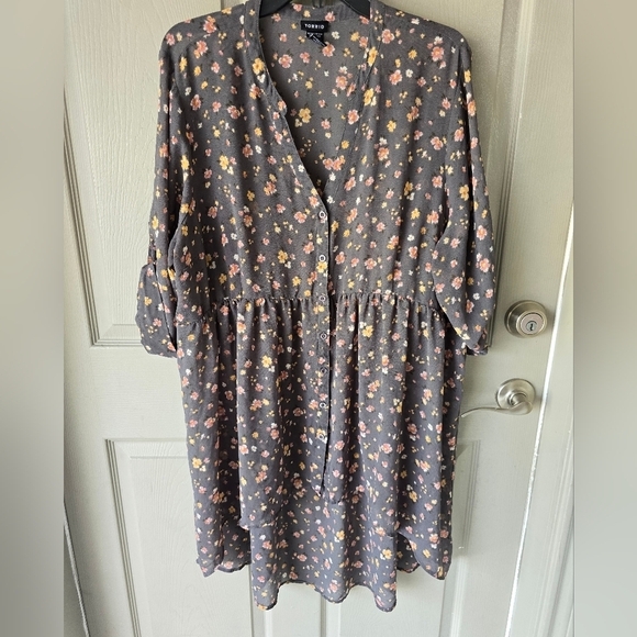 Torrid  Floral Sheer Chiffon Tunic Shirt Sz 2X  Babydoll High Low Roll Tab Sleev - Picture 4 of 12